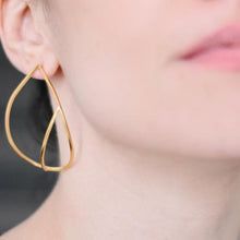 Load image into Gallery viewer, Teardrops in gold-plated silver