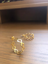 Load image into Gallery viewer, Small crown hoops
