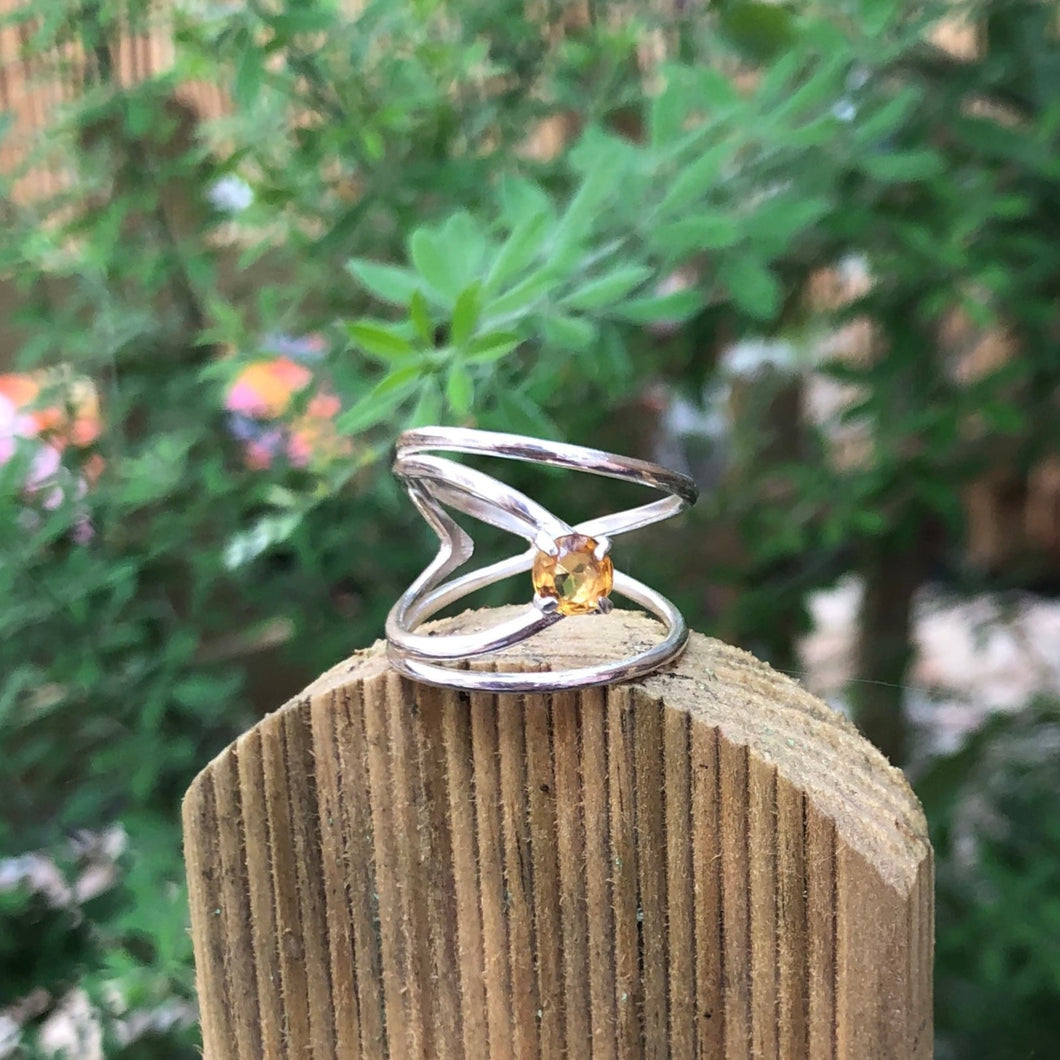 Yellow citrine silver rhombus ring