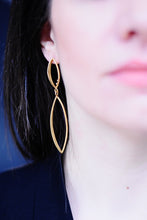 Load image into Gallery viewer, 3d earrings in gold-plated silver