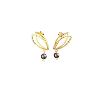 Load image into Gallery viewer, Gold tulip climbers with black pearls