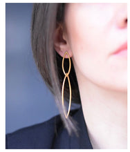 Load image into Gallery viewer, Rhombus earrings in gold-plated silver